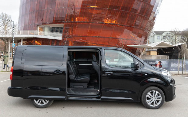 Autobusu noma Peugeot Traveller